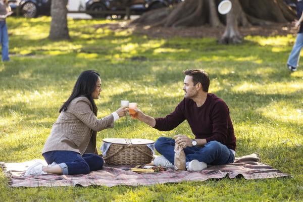 Bild 1 von 4: Joyce (Ra Chapman, l.); Martin (Will Forte, r.)