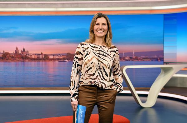 Bild 1 von 2: Montag bis Freitag um 18.15 Uhr im SWR Fernsehen (RP). Moderatorin Patricia Küll.