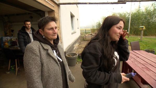 Bild 1 von 3: In Salzkotten bei Paderborn steht für Ingo (55) und Rosa (54) ein emotionaler Tag bevor. Ihre 19-jährige Tochter Kimberly, die eine Ausbildung zur Altenpflegerin macht, zieht heute mit ihrem Freund in die erste eigene Wohnung.