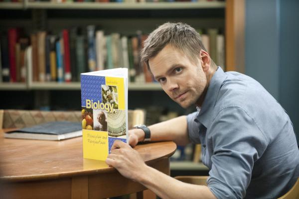 Bild 1 von 11: Jeff (Joel Mchale) soll Shirley als Anwalt vertreten. Nach einigem Zögern willigt dieser ein und trifft vor Gericht prompt auf seinen alten Erzfeind ...