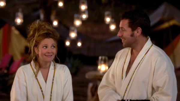 Bild 1 von 15: Ein Urlaub mit ungeahnten Folgen wartet auf Lauren (Drew Barrymore, l.) und Jim (Adam Sandler, r.) ...