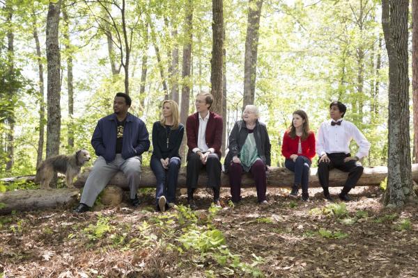 Bild 1 von 8: (v.l.n.r.) Jerry (Craig Robinson); Bina (Lisa Kudrow); Walter (Stephen Merchant); Jo (June Squibb); Eloise (Anna Kendrick); Renzo (Tony Revolori)