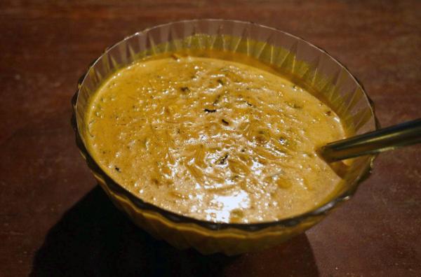 Bild 1 von 3: In Malaysia wird eine pikante Suppe zum Fastenbrechen nach dem Ramadan serviert.