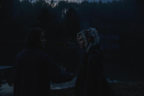 Bild 1 von 5: Emil (Jacques Karlberg, l.); Ester (Maja Johanna Englander, r.)