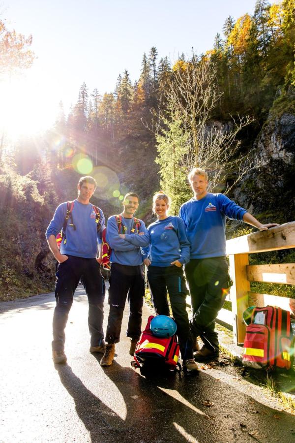 Bild 1 von 18: (v.l.n.r.) Lukas Seidl (Michael Raphael Klein); Emilio Marino (Gioele Viola); Becky Lamminger (Sina Zadra); Max Raichinger (Alexander Koll)