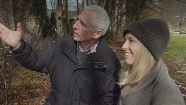 Bild 1 von 1: Bildhauer Andreas Kuhnlein mit Susanne Wiesner.