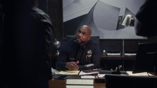 Bild 1 von 5: Als Leiter der internen Abteilung hat Commander Percy West (Michael Beach) nur einen Job: die Schuldigen zur Rechenschaft ziehen.