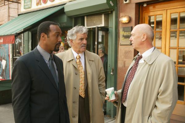 Bild 1 von 4: LAW & ORDER Season15 EP Fixed, Law and Order Staffel 15 EP Die Angst des Sozialarbeiters