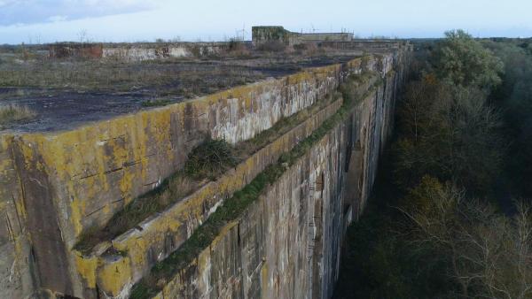 Bild 1 von 3: Beim Bunker Valentin handelte es sich einst um eine streng geheime U-Boot-Fertigungsanlage.