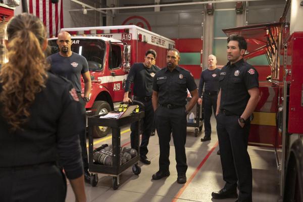 Bild 1 von 11: (v.l.n.r.) Robert Sullivan (Boris Kodjoe); Theo Ruiz (Carlos Miranda); Ben Warren (Jason George); Travis Montgomery (Jay Hayden)
