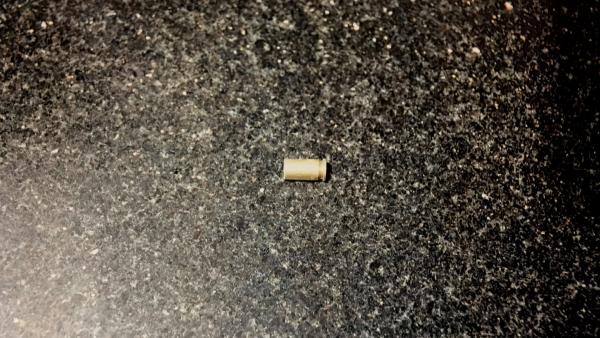 Bild 1 von 6: Ein Autohändler wird in Krefeld in seinem Büro umgebracht. Auf dem Fußboden wird eine kleine goldfarbene Patronenhülse gefunden.