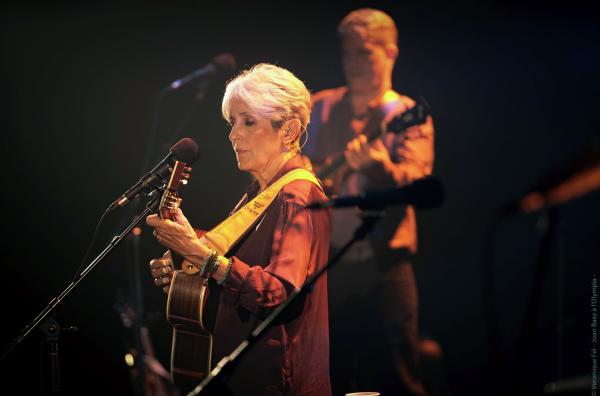 Bild 1 von 5: Joan Baez auf ihrer \