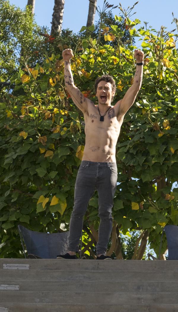 Bild 1 von 1: DF-00408_R2_CROP - Laird (James Franco) rejoices at the prospect of meeting his future in-laws. Photo Credit: Scott Garfield.