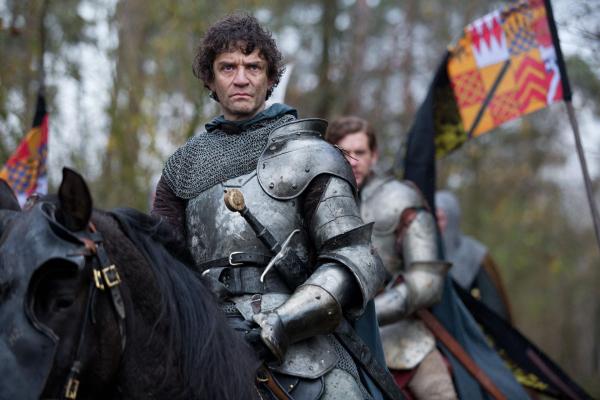 Bild 1 von 13: Lord Warwick (James Frain)