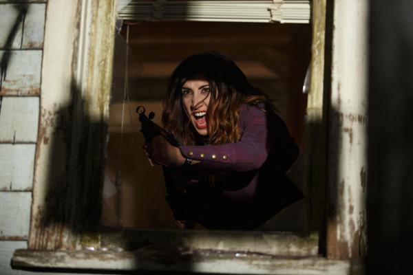 Bild 1 von 5: Kelly Maxwell (Dana DeLorenzo)