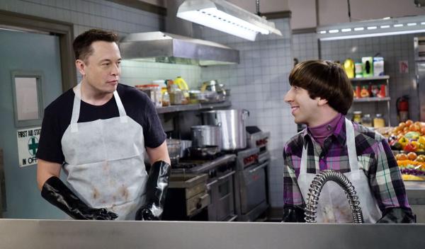 Bild 1 von 14: Das Arbeiten in der Suppenküche hat sich doch gelohnt, als Howard (Simon Helberg, r.) dort auf Elon Musk (Elon Musk, l.) trifft ...