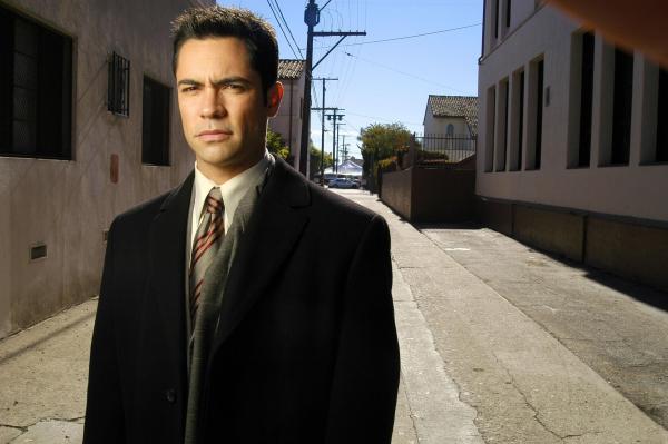 Bild 1 von 9: (1. Staffel) - Der aus Puerto Rico stammende Valens (Danny Pino) wird Lilly Rushs neuer Partner, nachdem Chris Lassing die Abteilung verlässt.
