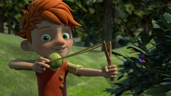 Bild 1 von 4: Yuki hält Prinz Tipsar für einen selbstverliebten Schnösel. Um Tipsars wahres Ich hervorzulocken, sabotiert er dessen Reitunterricht und beschießt Tipsars Reit-Igel mit einer Kastanie, ohne sich über die verheerenden Konsequenzen im Klaren zu sein.