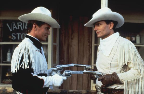 Bild 1 von 5: Rex O'Herlihan (Tom Berenger, l.); Bob Barber (Patrick Wayne, r.)