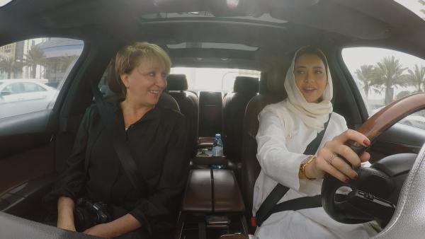 Bild 1 von 3: Zwischen Reform und Repression: In Saudi-Arabien ist Autofahren Frauen erst seit 2018 erlaubt.