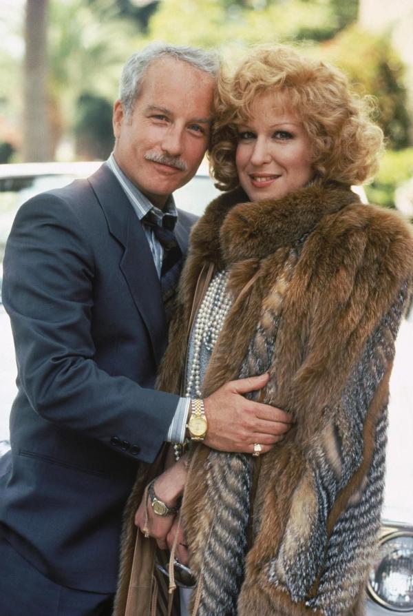 Bild 1 von 6: Geschäftsmann Dave Whiteman (Richard Dreyfuss, l.) und seine Frau Barbara (Bette Midler, r.) haben Geld, eine Villa in Beverly Hills - und jede Menge Wohlstandsneurosen und Psycho-Macken ...