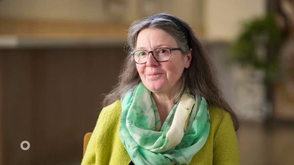 Bild 1 von 2: Fasten hat im Christentum, wie in vielen Religionen, eine lange Tradition. Ursprünglich hieß Fasten, Fleisch und Alkohol zu vermeiden und insgesamt weniger zu essen. Mittlerweile steht der bewusste Verzicht auch außerhalb der Fastenzeit hoch im Kurs, und das nicht nur bei religiösen Menschen. Im Bild: Interview mit Monika Schöner.