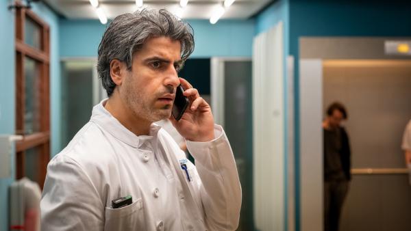 Bild 1 von 9: Dr. Lazar Sharif (Atheer Adel) ist der neue Arzt im Elbkrankenhaus.