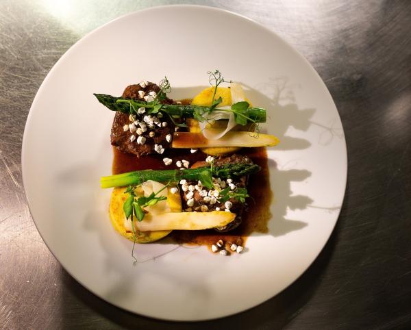 Bild 1 von 3: Das Abendgericht in Aufgetischt - Grazer Grün: von Annemarie und Michael Gauster Restaurant \