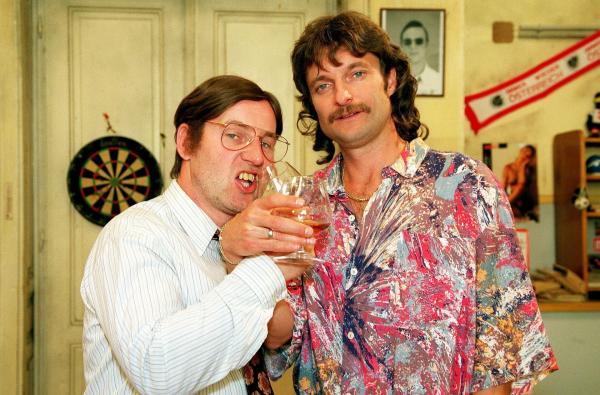 Bild 1 von 6: Im Bild (v.li.): Roland Düringer (Ing. Breitfuss), Alfred Dorfer (Herr Weber).