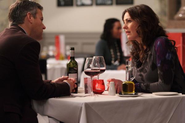 Bild 1 von 8: Nick (Rupert Graves, l.); Rachel Bailey (Suranne Jones, r.)