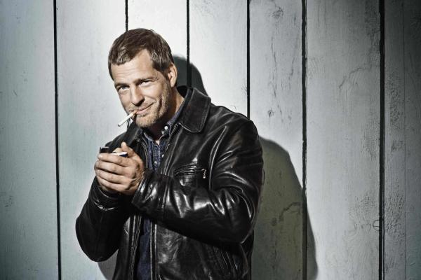 Bild 1 von 37: (3. Staffel) - Seine Ermittlungsmethoden sind von gestern, aber ziemlich erfolgreich. Seine Sprüche sind politisch unkorrekt, aber äußerst treffsicher: \