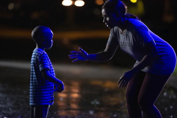 Bild 1 von 12: Christopher (Jibrail Nantambu, l.); Renee Lomito-Smith (Mary J. Blige, r.)
