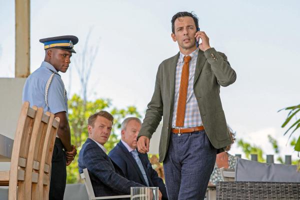 Bild 1 von 1: Im Bild (v.li.): Tobi Bakare (Officer Jean-Pierre Hopper), Tom Varey (Charlie Lewis), Steve Pemberton (Neil Henderson), Ralf Little (DI Neville Parker).