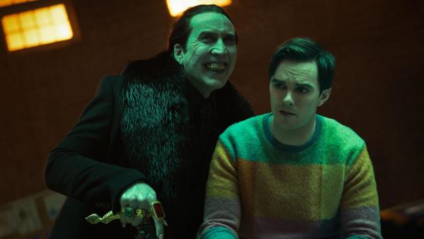 Bild 1 von 4: Dracula (Nicolas Cage, l.); Renfield (Nicholas Hoult, r.)