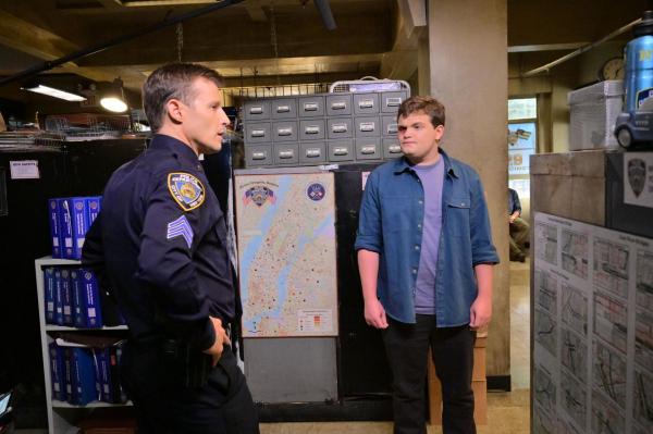 Bild 1 von 8: Jamie Reagan (Will Estes, l.); Sean Reagan (Andrew Terraciano, r.)