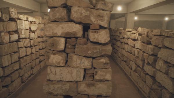 Bild 1 von 4: Abertausende von Steinblöcken aus Echnatons Zeit warten darauf, wie ein Puzzle wieder zusammengesetzt zu werden.