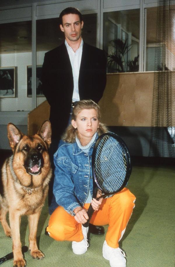 Bild 1 von 2: Im Bild: Gedeon Burkhard (Alexander Brandtner), Eva Habermann (Karin Klein).