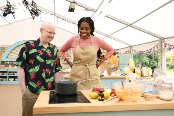 Bild 1 von 8: Matt Lucas (l.); Maxy (r.)