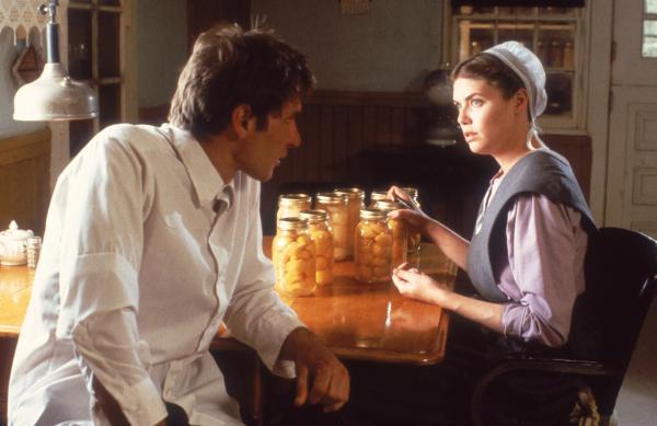 Bild 1 von 6: Detective John Book (Harrison Ford) verliebt sich in die Mutter seines einzigen Zeugen, die Amish-Witwe Rachel (Kelly McGillis).