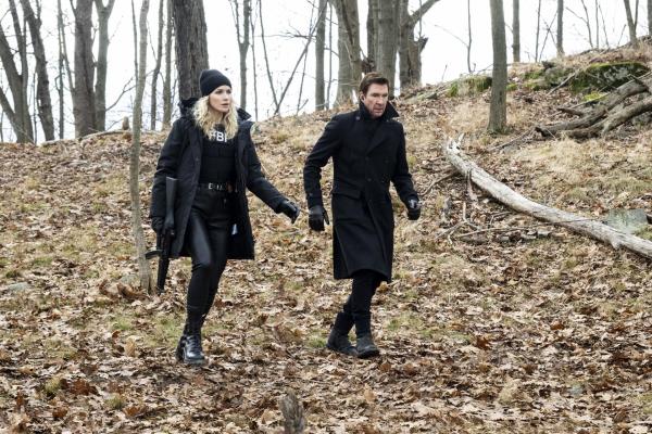 Bild 1 von 8: Nina Chase (Shantel VanSanten, l.); Remy Scott (Dylan McDermott, r.)