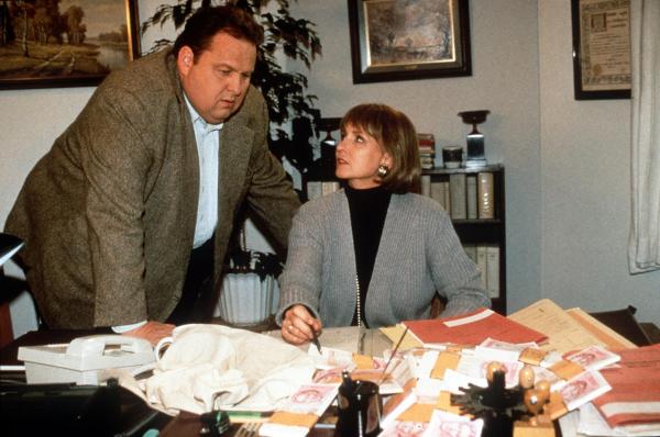 Bild 1 von 7: Im Bild: Ottfried Fischer (Benno Berghammer), Diana Körner (Staatsanwältin Dr. Zirner).