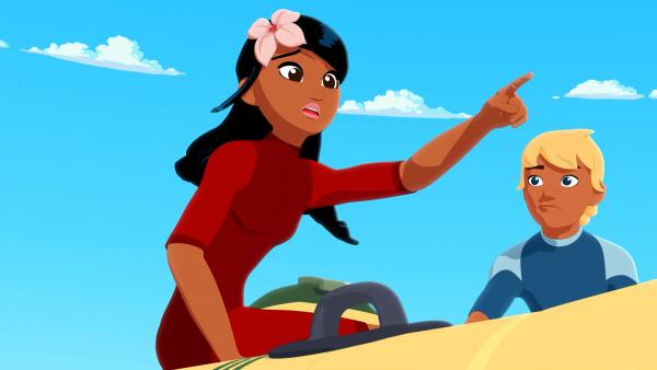 Bild 1 von 4: Timeti (l.) und Yann (r.) wollen herausfinden, warum sich ein Hai vor der Küste von Maotou verletzt hat.