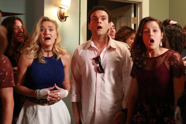 Bild 1 von 11: (v.l.n.r.) Lainey Lewis (AJ Michalka); Barry Goldberg (Troy Gentile); Erica Goldberg (Hayley Orrantia)