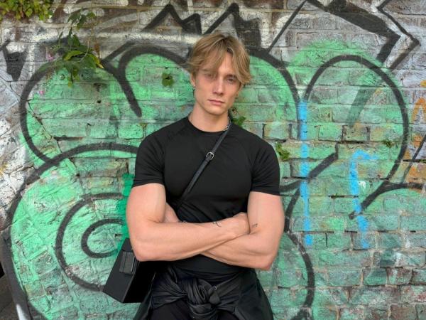 Bild 1 von 7: Looksmaxxer und Influencer Austin Wayne bietet Selbstoptimierungs-Coachings an.