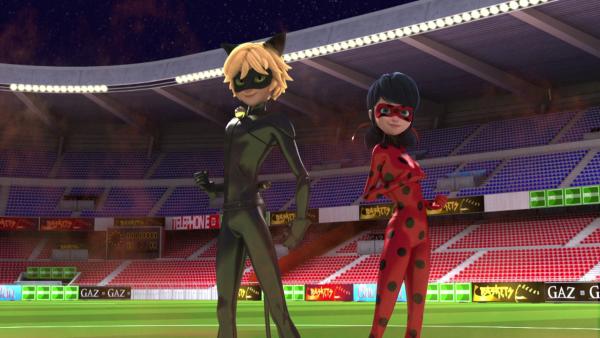 Bild 1 von 5: Herr Damokles, der Schuldirektor wird in eine Schwarze Eule akumatisiert. Ausgerüstet mit Hochleistungsapparaten möchte er sich an Ladybug und Cat Noir rächen, weil sie ihn gedemütigt haben. Um ihn zu stoppen, müssen unsere Helden ihm das Gefieder zerzausen!