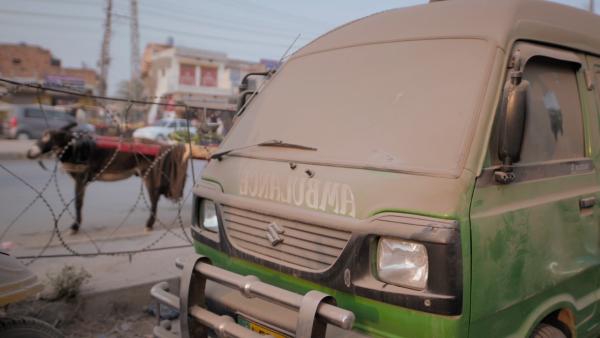 Bild 1 von 5: Um Profit zu erzielen, gehen illegale Organhändler über Leichen. In diesem pakistanischen Krankenwagen starb ein Mann, dem beide Nieren geraubt wurden.