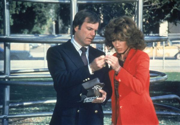 Bild 1 von 12: Jonathan Hart (Robert Wagner, l.); Jennifer Hart (Stefanie Powers, r.)