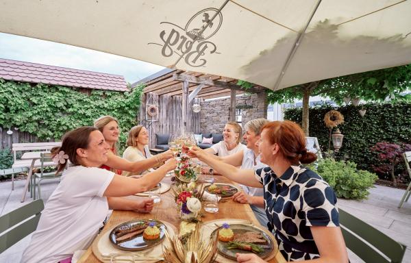 Bild 1 von 10: v.li.: Heike Schiltz, Michaela Pistono, Anne-Christin Trautwein, Sonja Müller, Petra Waldraff, Lara Jenner