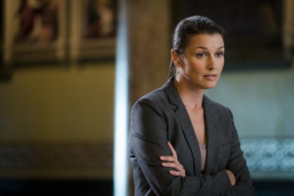 Bild 1 von 5: Erin (Bridget Moynahan) versucht, die Abschiebung der bekannten Aktivistin Garza zu verhindern, die offenbar illegal im Land ist. Hat sie davon tatsächlich absolut nichts gewusst?