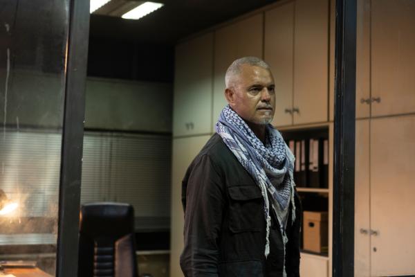 Bild 1 von 7: CIA-Agent Martin (Eric Dane) ist in großer Sorge: Er vermutet, dass der IS einen Anschlag verüben wird und hat Fazal dazu überredet, die Terrorzelle zu unterwandern - nur fehlt von dem jungen Mann plötzlich jede Spur!